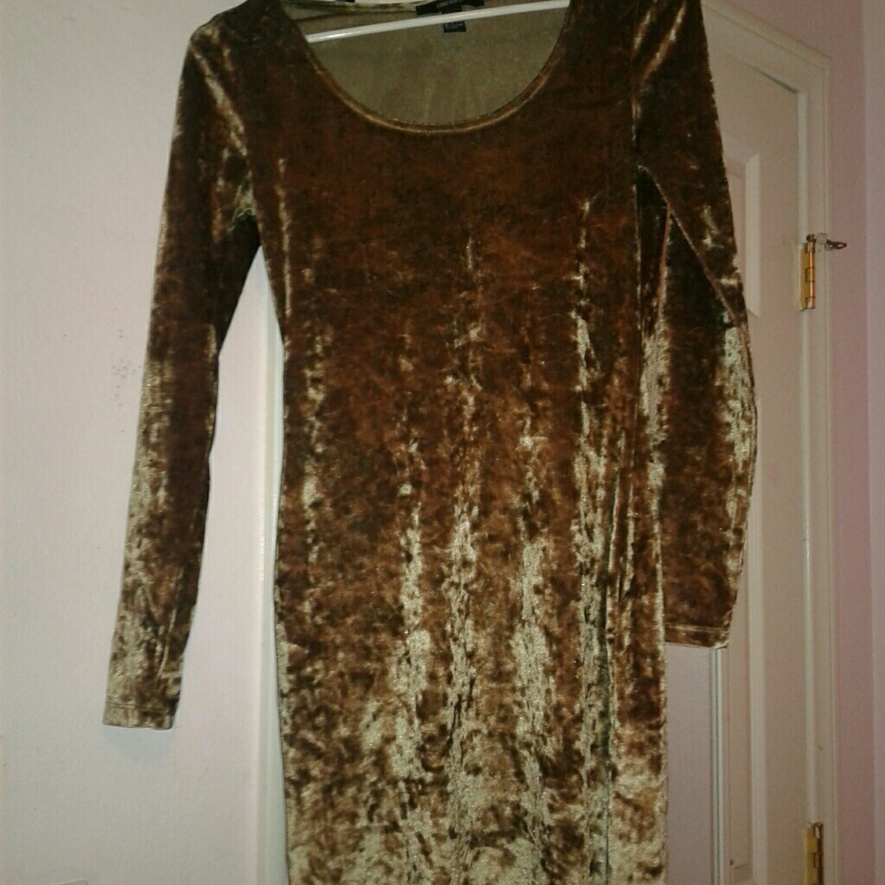 Baby green velvet dress